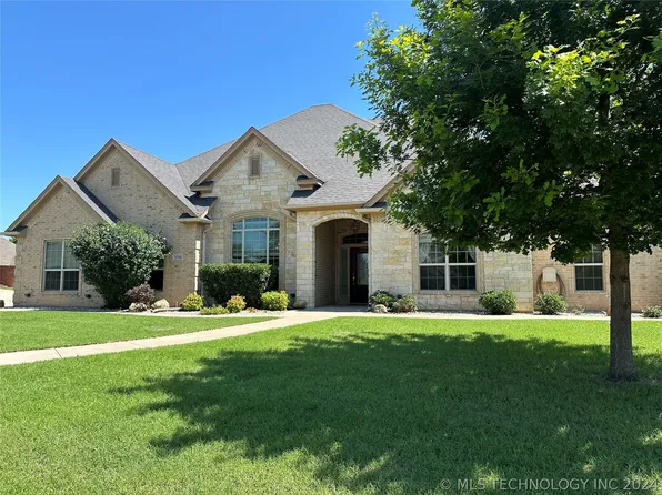 1702 Warwick Cir, Ardmore, OK 73401