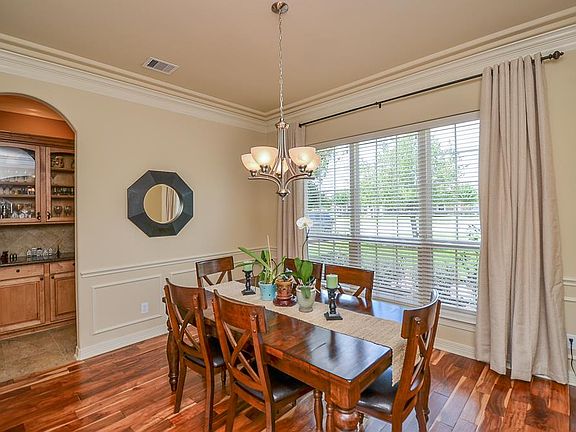 5th image of 9035 Majesty Ln