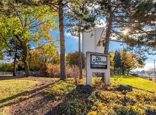 700 Dynes Rd #616, Burlington, ON L7N3M2