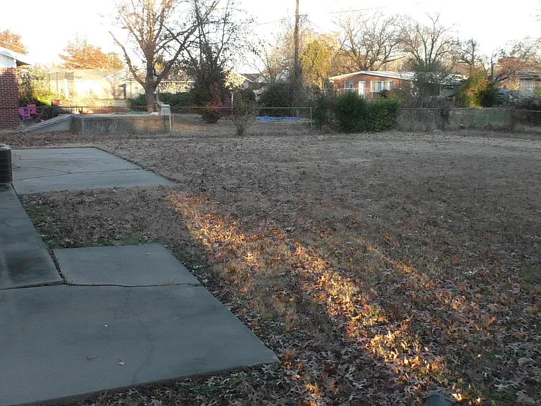 406 Larchmont Dr — Photo 19