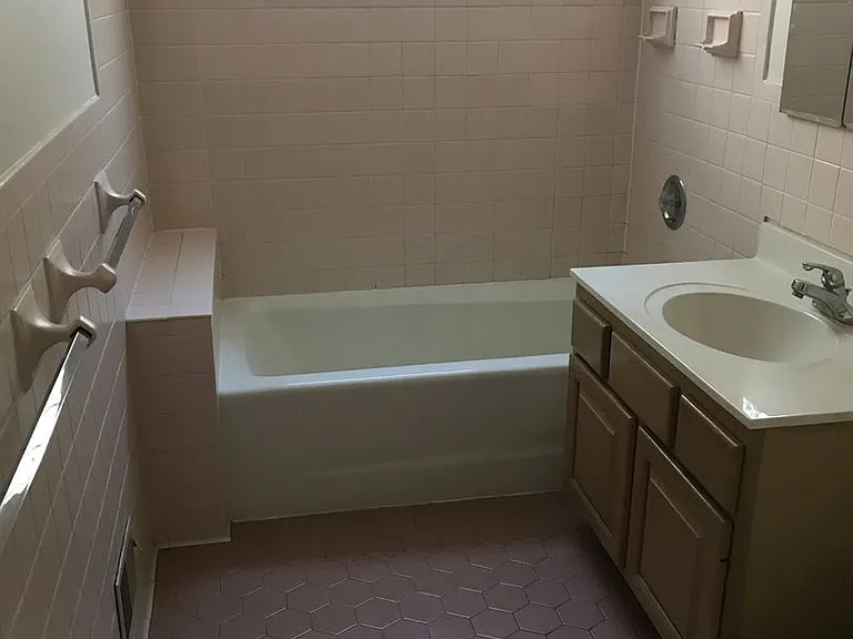 30 Vick Park #B — Photo 7