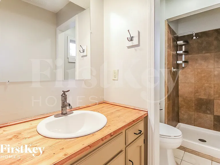 7939 N Campbell St — Photo 12