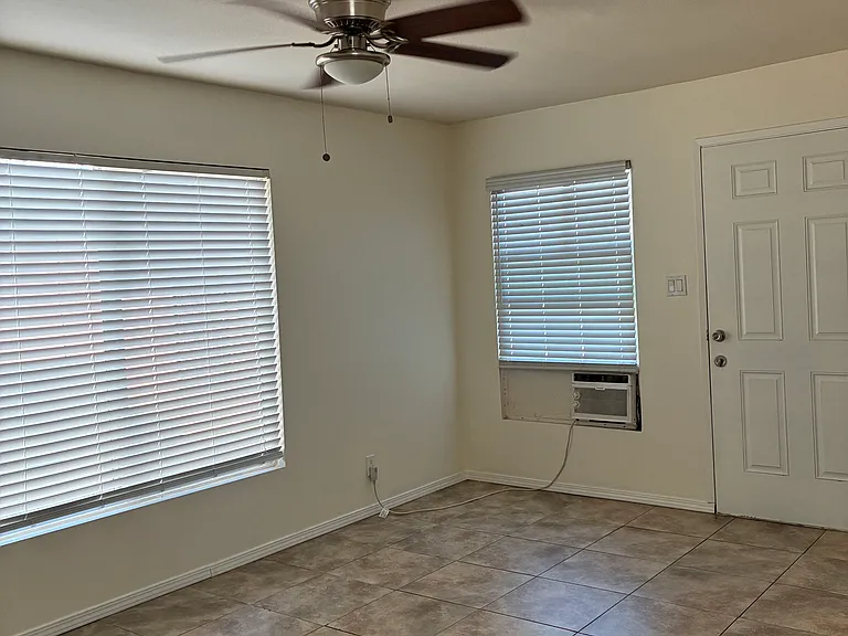 1945 Darrah St #4 — Photo 15