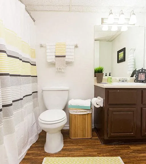 Casa 39 Apartments bathroom with decor
