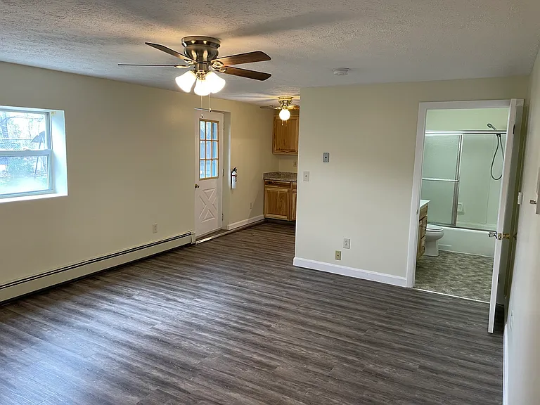 100 Strawberry Ave #3 — Photo 4
