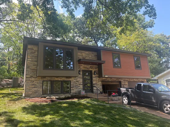 615 Hickory Hollow Ln, Saint Louis, MO 63122