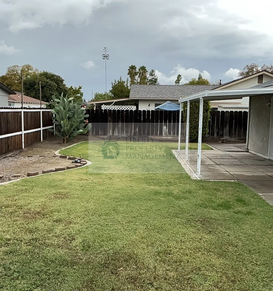 3 bed, 1010 sqft, $1,995 — Photo 2
