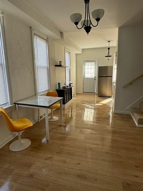 3 bed, 1250 sqft, $1,700 — Photo 2