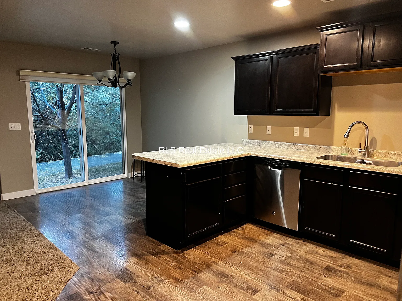 3 bed, 2.5 bath, 1420 sqft, $575 — Photo 4