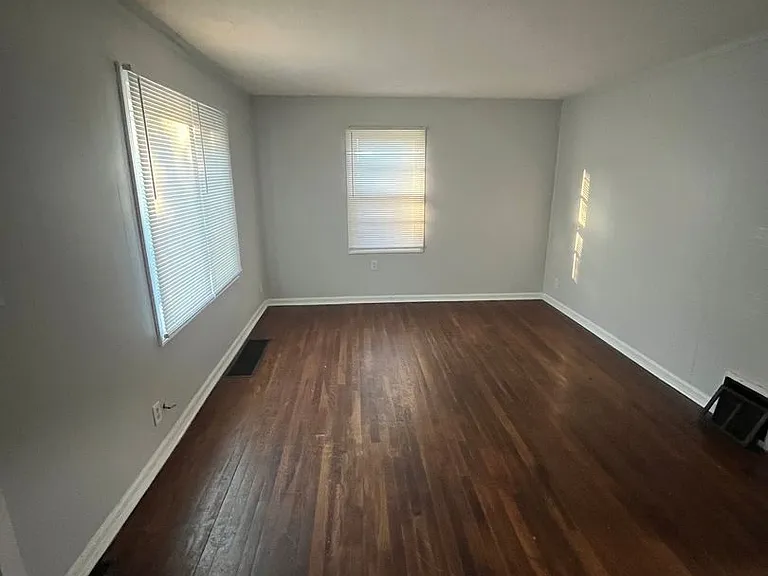 707 Royal Ave — Photo 2