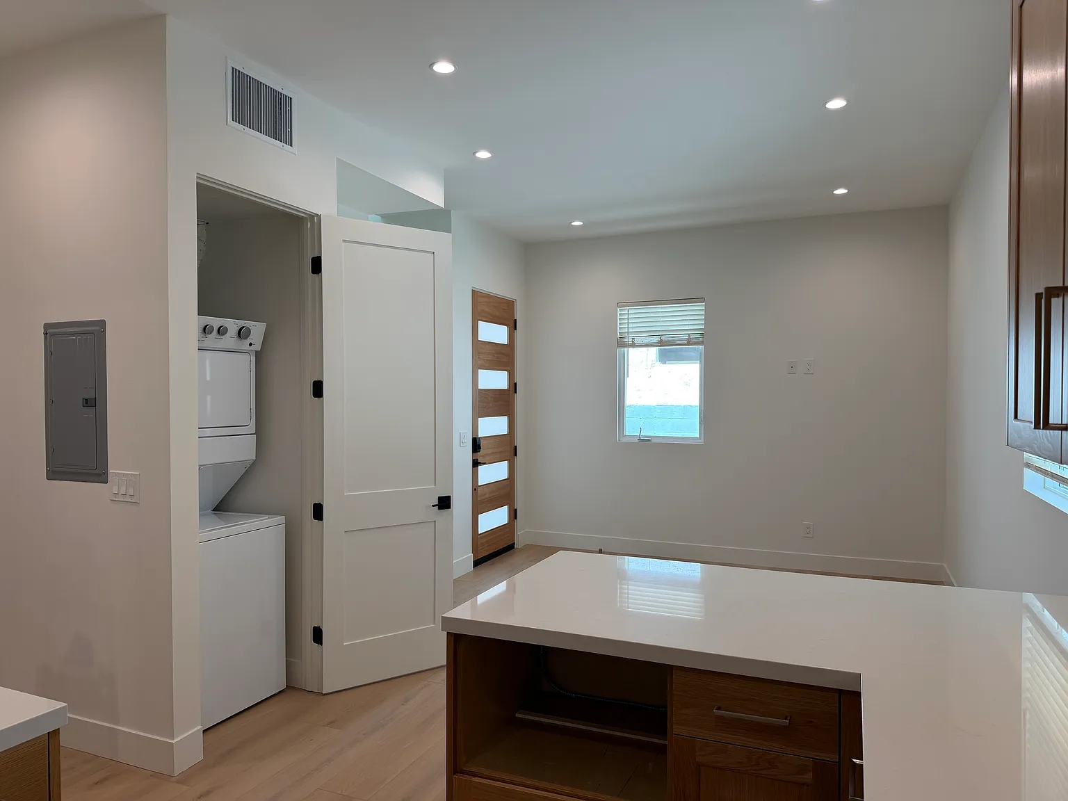 2 bed, 920 sqft, $4,950 — Photo 2
