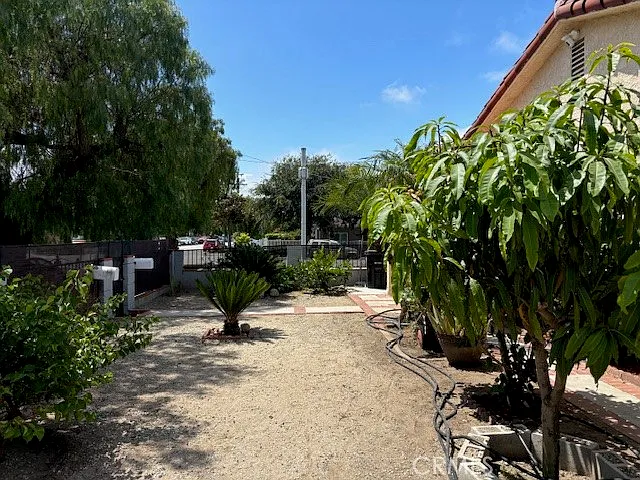 1107 King Ave — Photo 2