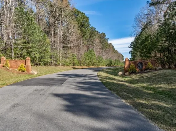 2015 Lawnes Neck Dr, Smithfield, VA 23430