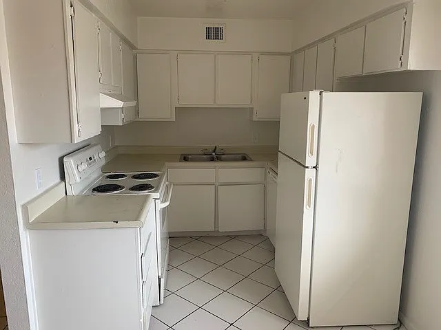 10219 N 12th Ave — Photo 2