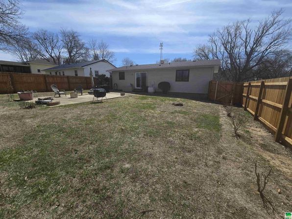 841 Reed St, Akron, IA 51001
