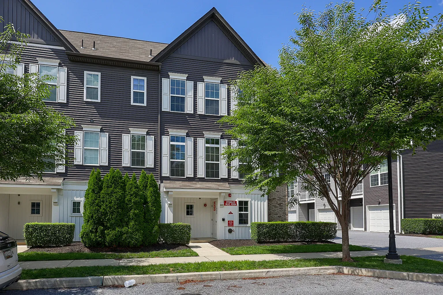 3 bed, 2.5 bath, 1810 sqft, $2,700 — Photo 1