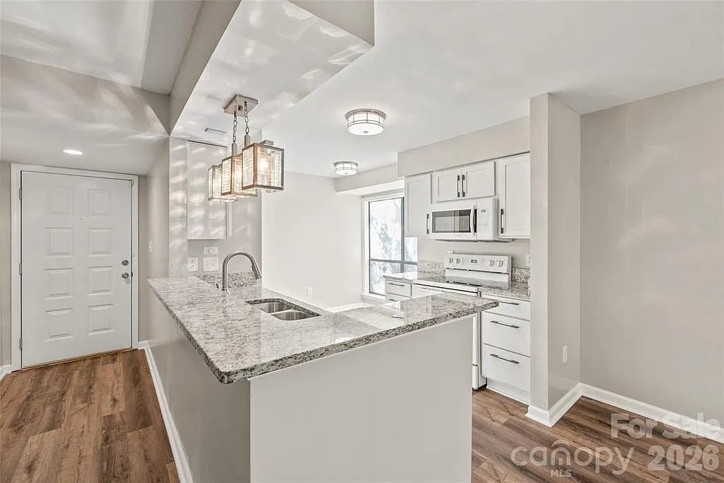 2 bed, 1100 sqft, $1,600 — Photo 3