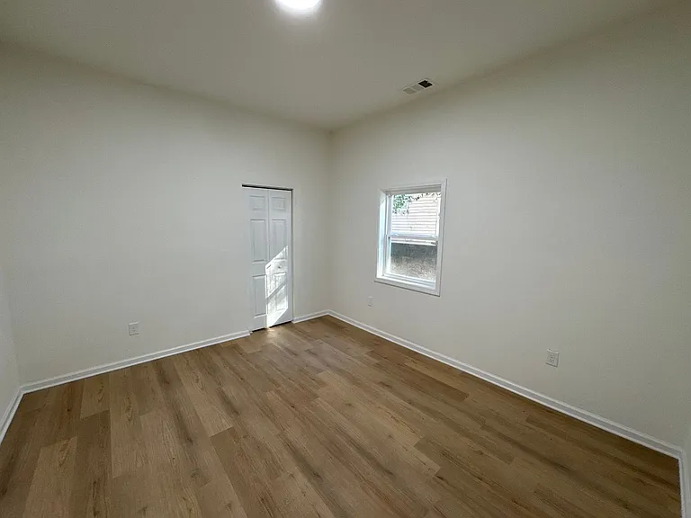 308 N 8th St — Photo 9