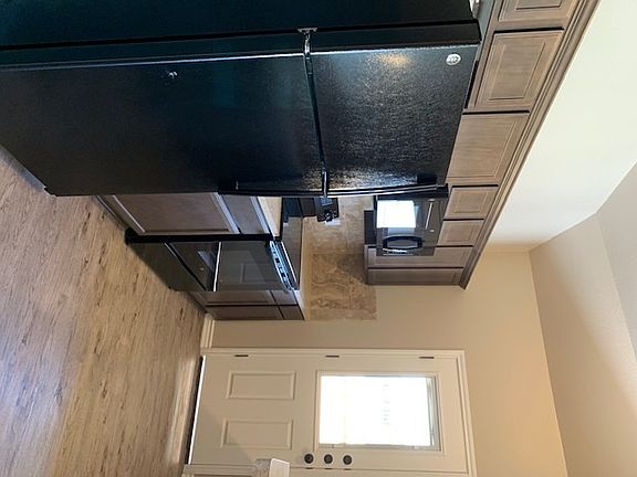 5th image of 705 Sladecek Dr #B