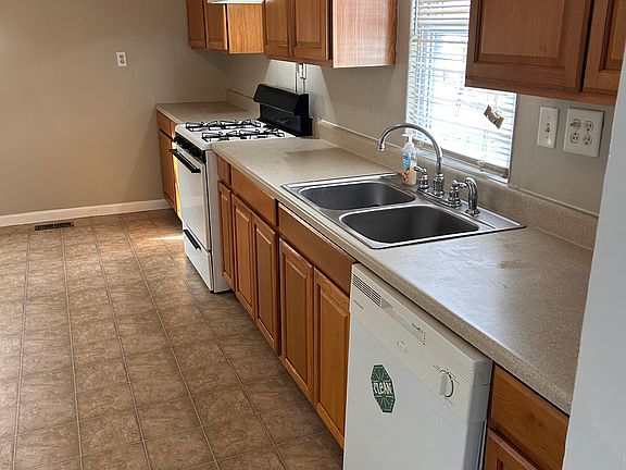 4th image of 2159 Revere Ave