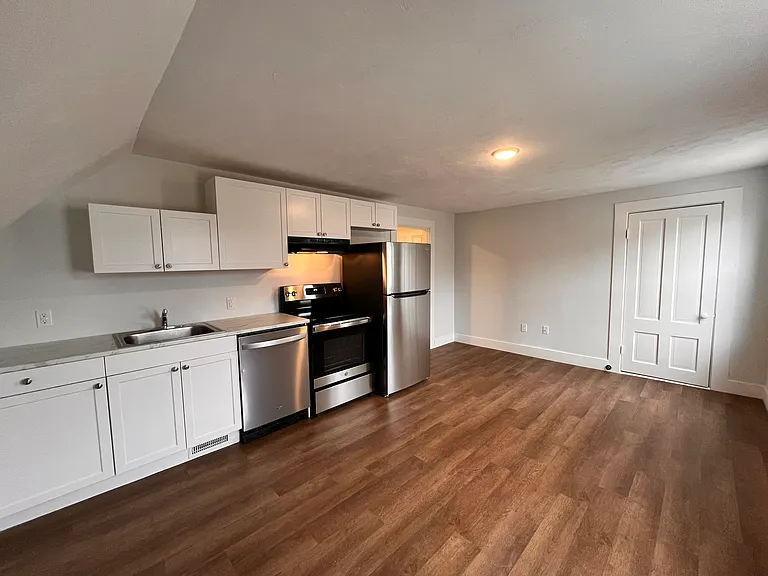 400 Court St #2 — Photo 3