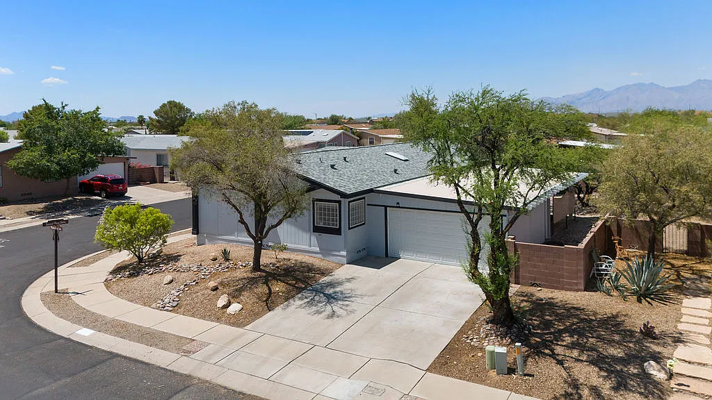 3 bed, 1792 sqft, $1,950 — Photo 1