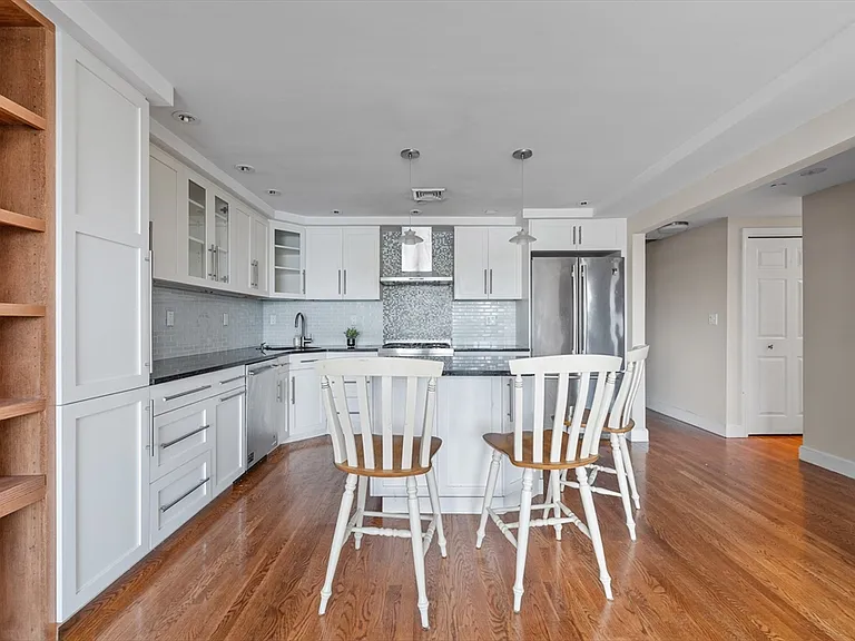 25 Bay State Rd #6 — Photo 6