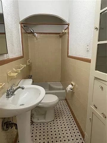 2320 Coliseum St #3 — Photo 3