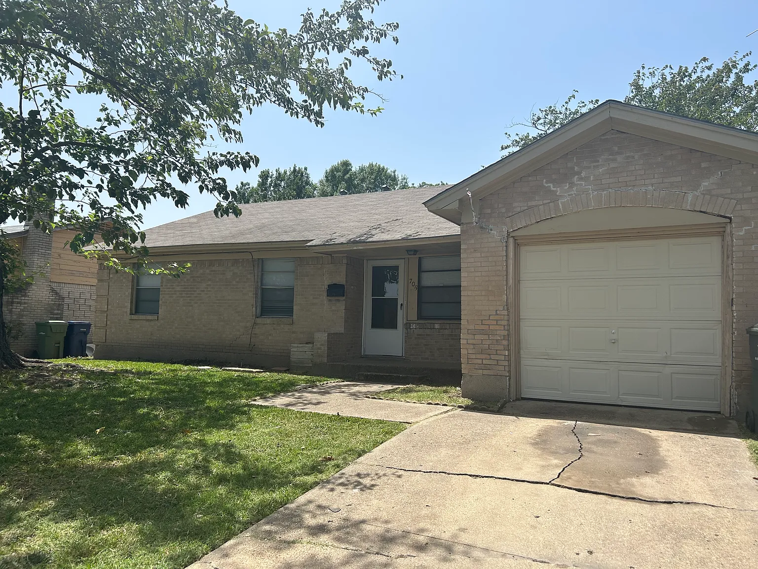4 bed, 1.5 bath, 1605 sqft, $1,725 — Photo 1