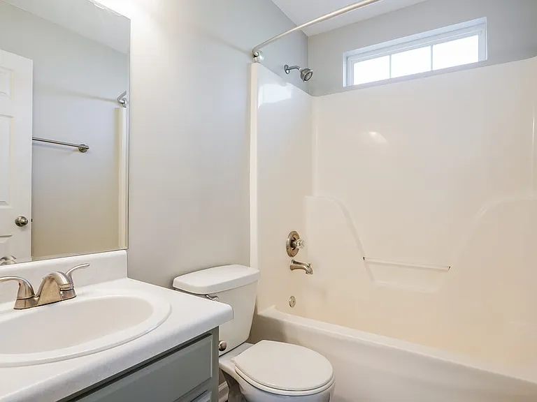 404 Barking Dr — Photo 16