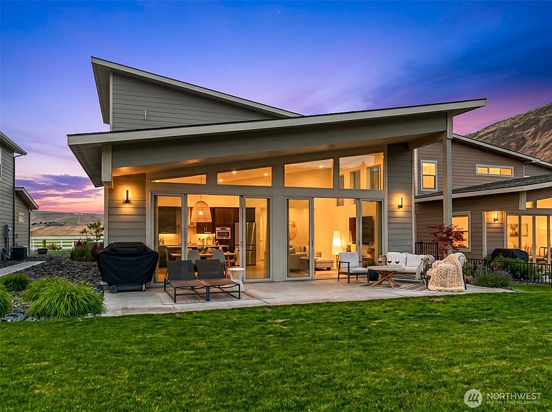 5th image of 9779 Ridgeview Drive NW