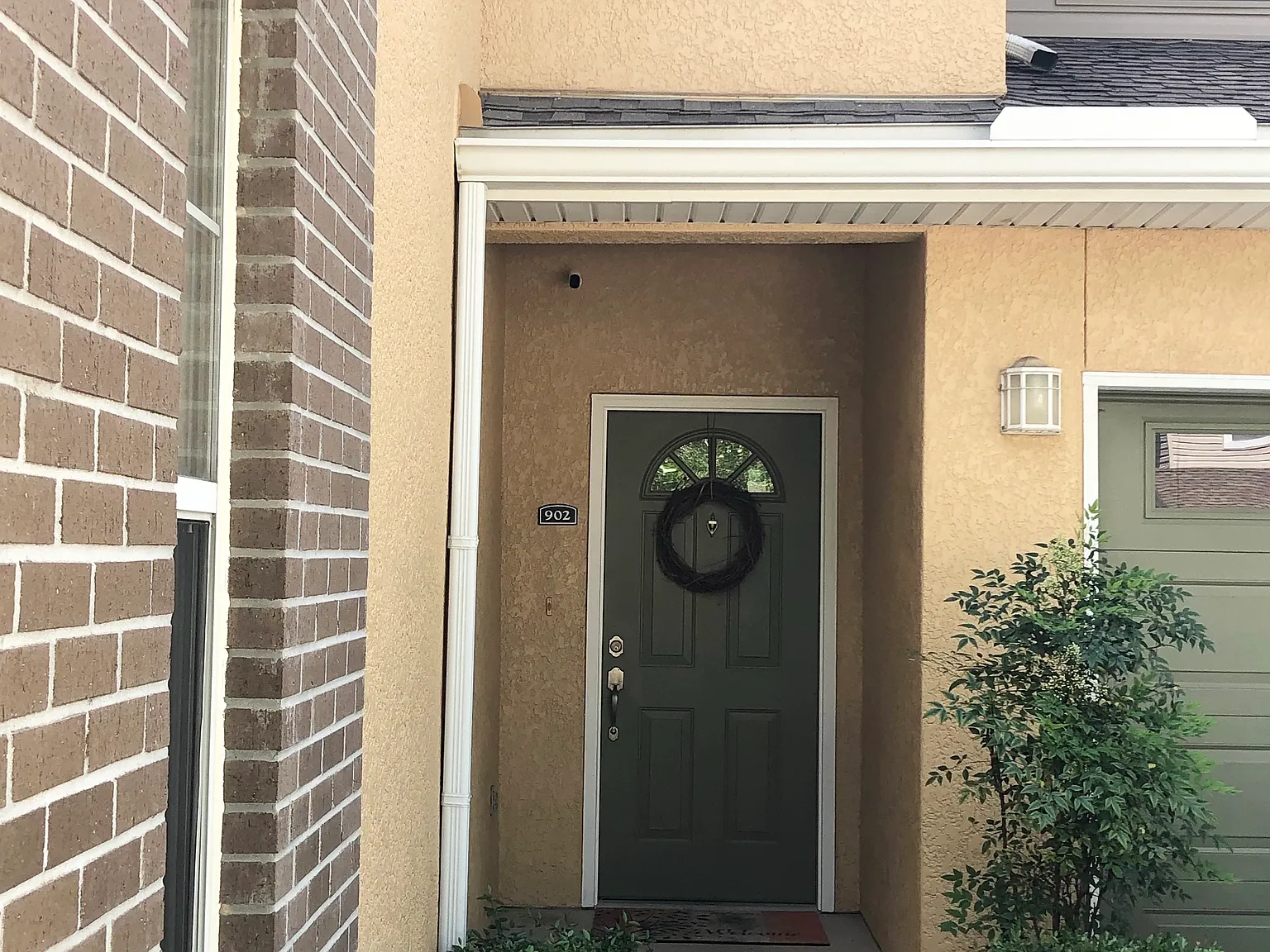 3 bed, 2.5 bath, 1392 sqft, $1,800 — Photo 3