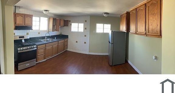 2nd image of 2631 E 4th St #2