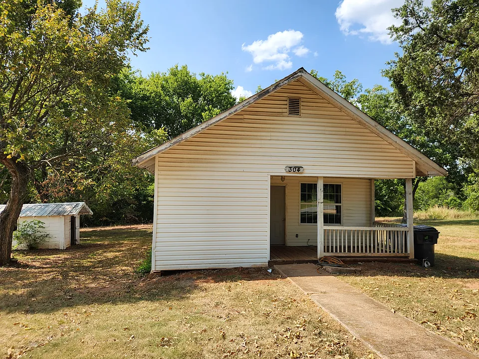 304 W Main St