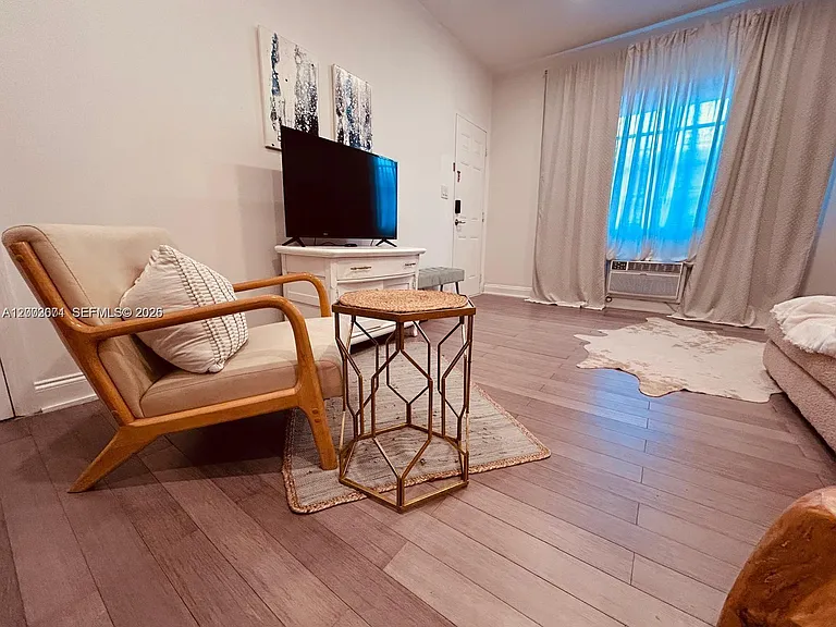 1227 Euclid Ave #7 — Photo 3