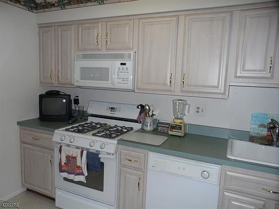 5th image of 77 Carriage Ln #77