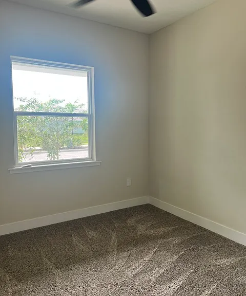 2104 Sarah Way — Photo 15