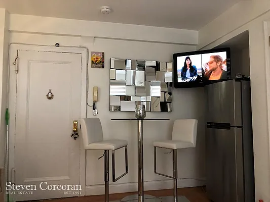 Rented by Steven Corcoran Real Estate | media 5