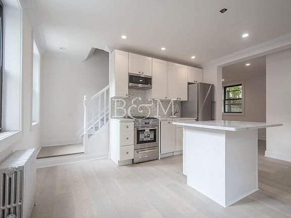 3rd image of 170 Humboldt St
