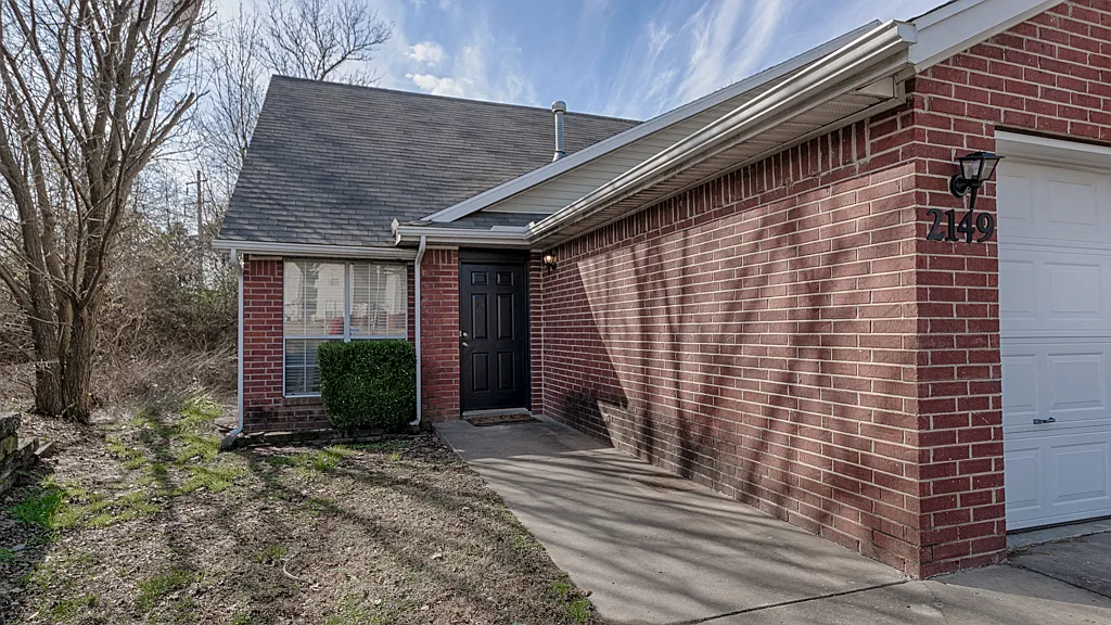 3 bed, 1400 sqft, $1,625 — Photo 1