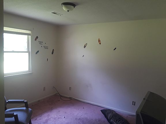 3rd image of 2113 Smith St #B