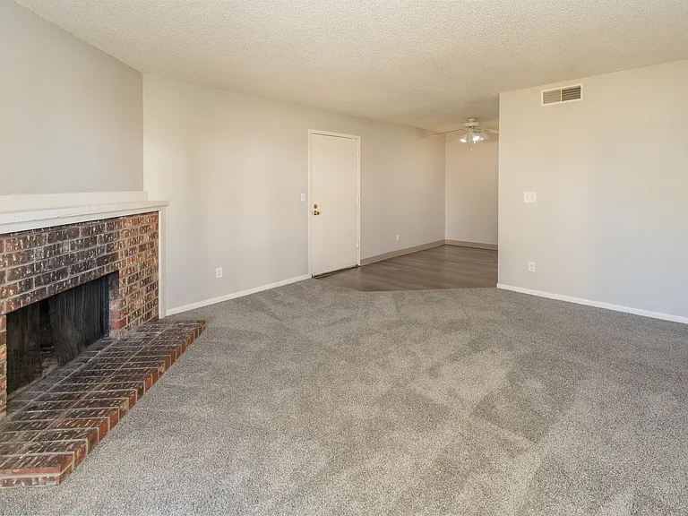 Berkshire Apartments — Photo 14