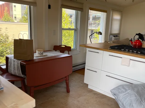 196 Sheridan St APT 3, Portland, ME 04101