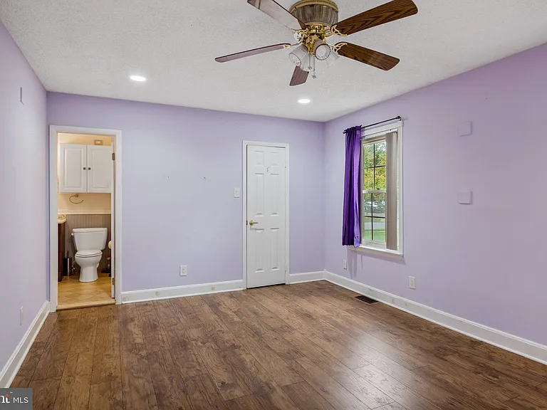 15 Embassy Dr — Photo 17