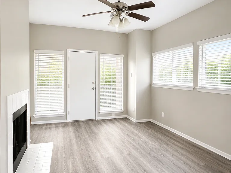 Woodbridge Townhomes — Photo 21