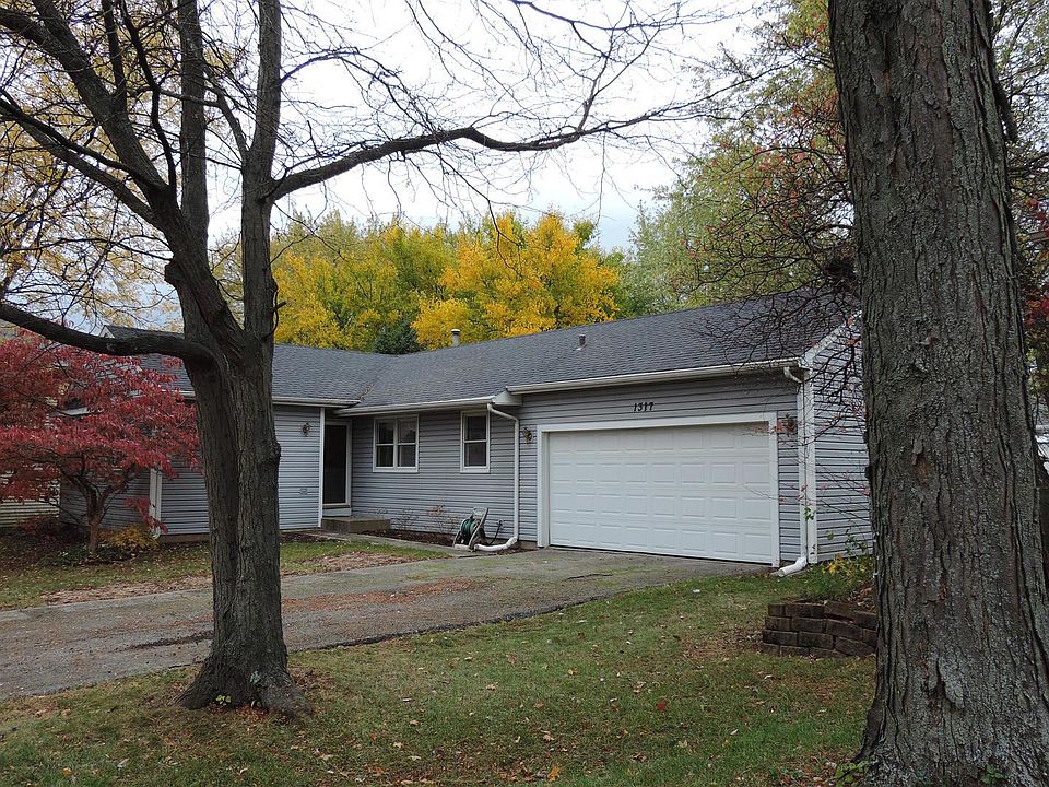 2nd image of 1317 Knoll Dr