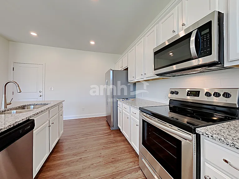 141 Twin River Dr — Photo 3
