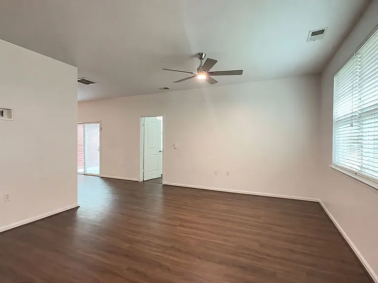 662 Lacy Oak Dr — Photo 7
