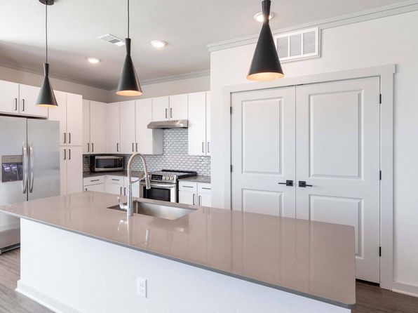 5810 S Southlands Pkwy #D208