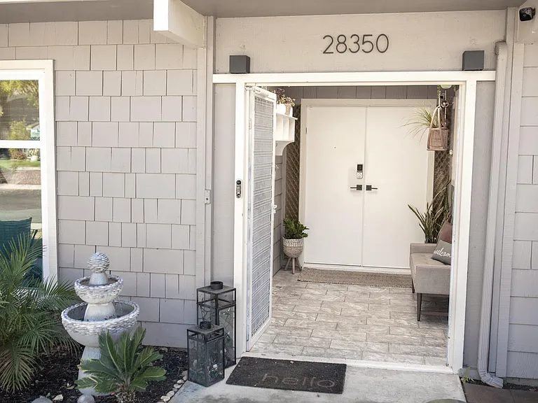 28350 Princessa Ct — Photo 36